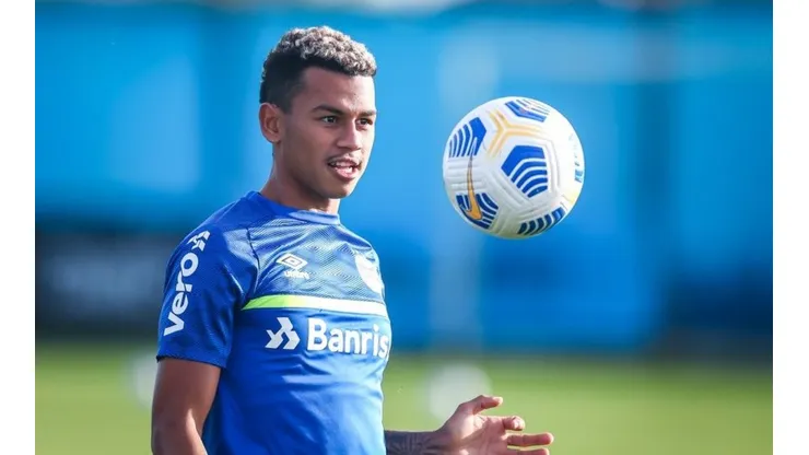 Foto: Lucas Uebel/Grêmio/Divulgação - Fernando Henrique: na mira do futebol árabe
