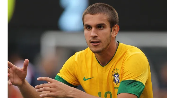 (Photo by Tim Clayton/Corbis via Getty Images) - Bruno Uvini vestiu a "amarelinha" em 2012.