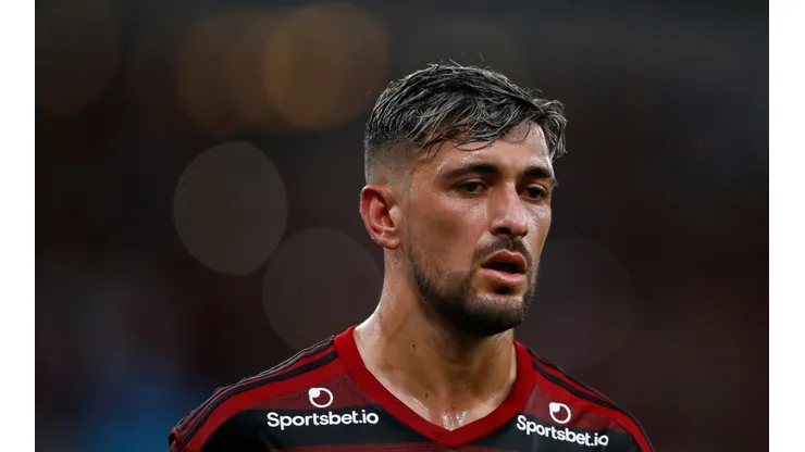 Foto: Bruna Prado/Getty Images - Arrascaeta tem renovação estagnada no Flamengo por causa de postura de seu empresário