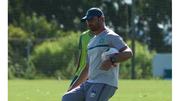 Foto: (Twitter Oficial Chapecoense/@ChapecoenseReal/Tiago Meneghini/ACF) - Novo técnico da Chapecoense, Felipe Conceição tem conduzido as atividades de pré-temporada