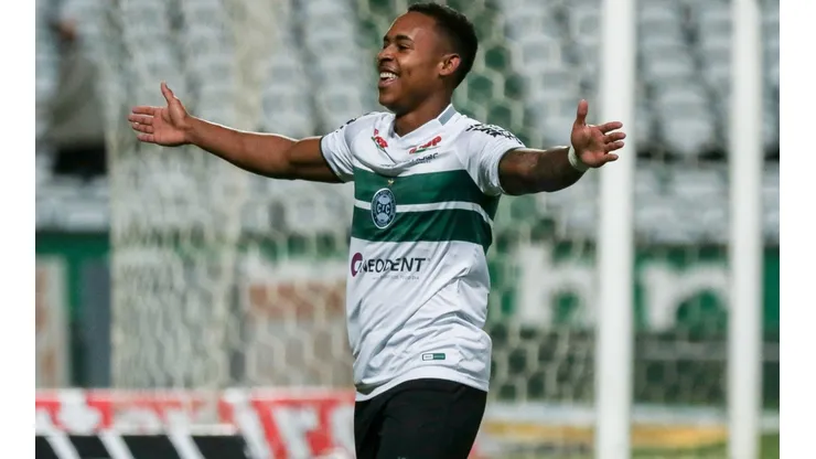 Foto: Robson Mafra/AGIF | Torcida pede Igor Paixão no time titular do Coritiba