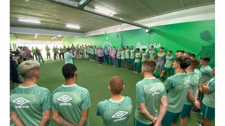 Chapecoense tem atividades presenciais suspensas após alto número de casos de Covid-19