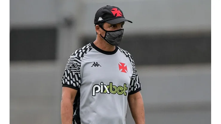 Foto: Thiago Ribeiro/AGIF - Zé Ricardo: técnico vem preparando o time do Vasco para a temporada 2022