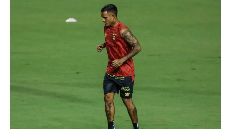 Marquinhos teve destaque com a camisa do Sport (Foto: Paulo Paiva/AGIF)