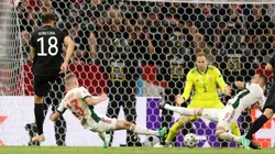Stefan Matzke - sampics/Corbis via Getty Images - Goretzka marcando o "gol do ano" da seleção alemã em 2021