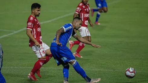 Foto: Celio Junior/AGIF - Marco Túlio em ação pelo CSA