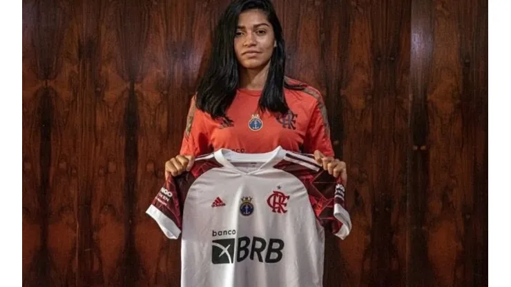 Ex-Vasco é anunciada como sétima contratação do futebol feminino do Flamengo: "Dar alegria para torcida"