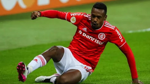 Foto: Pedro H. Tesch/AGIF | Edenílson é alvo do Atlético-MG para 2022