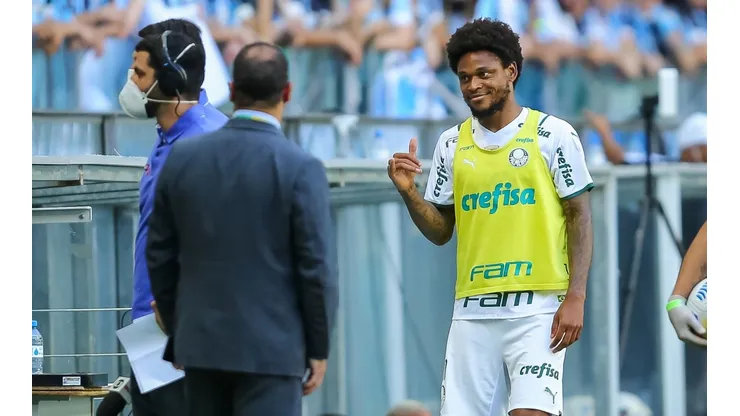 Foto: Pedro H. Tesch/AGIF | Luiz Adriano e +1 interessam ao Botafogo