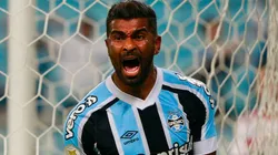 Foto: Silvio Avila/Getty Images - Thiago Santos tem contrato no Grêmio até o fim de 2023 e não quer sair do clube até retorno à primeira divisão