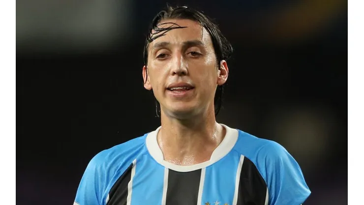 (Photo by Matthew Ashton - AMA/Getty Images) - Geromel deve ter salários reajustados.