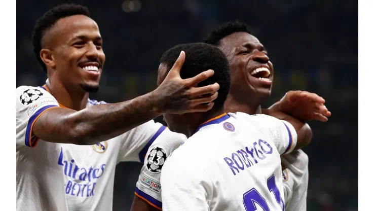 Foto: Antonio Villalba/Real Madrid via Getty Images - Trio brasileiro do Real ganhou os holofotes no domingo ao comemorar aniversário de Rodrygo com música do... Corinthians!