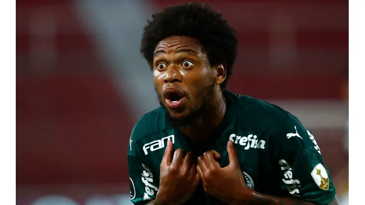 Foto: Marcos Brindicci - Pool/Getty Images - Luiz Adriano está buscando novo clube e Palmeiras pode transferir atacante ao Cerro Porteño