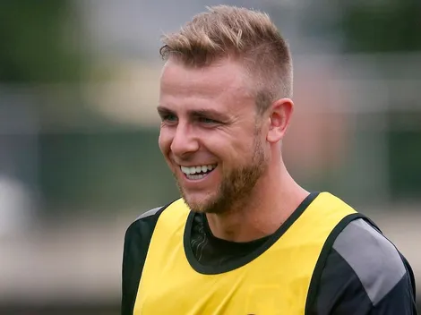 Botafogo não para em Klaus e disputa com Vasco contratação de zagueiro