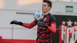 Luan Polli, goleiro do Atlético-GO (Foto: Bruno Corsino/ACG)