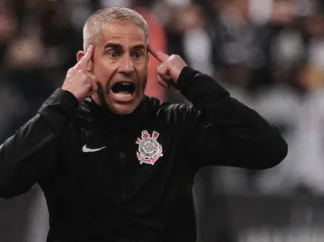 Patrocinador define alvo principal de camisa 9 para Sylvinho em 2022, afirma jornalista