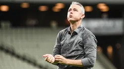 Foto: Kely Pereira/AGIF - Tiago Nunes segue no comando do Ceará para a temporada