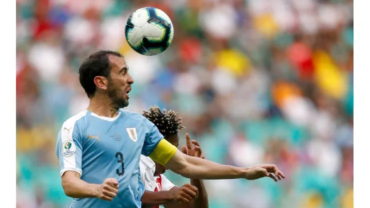 Diego Godín marcou época na seleção uruguaia (Foto: Thiago Calil/AGIF)