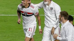 Pablo e Luciano comemorando vitória do São Paulo (Foto: Marcello Zambrana/AGIF)