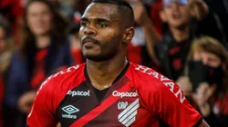 Foto: Gabriel Machado/AGIF - Nikão despertou o interesse do Inter após fim de contrato com o Athletico