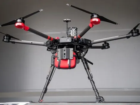 Drone com desfibrilador auxilia no salvamento de homem após parada cardíaca