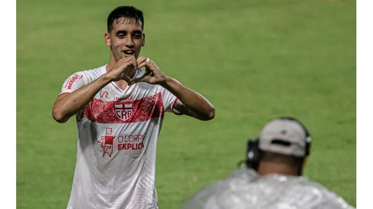 Foto: Celio Junior/AGIF - Marthã renovou contrato com o CRB para a próxima temporada