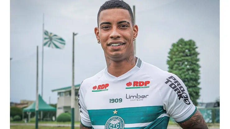 Foto: Divulgação/Coritiba - Alef Manga: novo reforço do Coxa para 2022