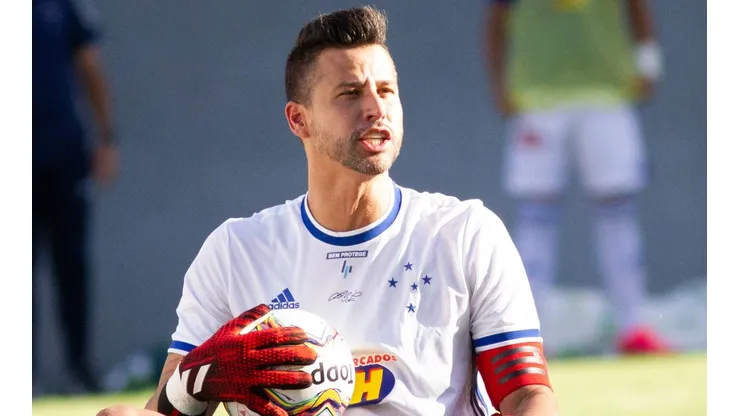 Foto: Fernando Moreno/AGIF - Fábio puxa fila e mais um jogador está de saída do Cruzeiro