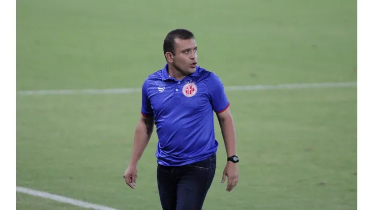 Foto: Guilherme Drovas/AGIF - Renatinho Potiguar, treinador do América-RN
