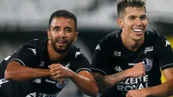 Foto: Vitor Silva/Botafogo - Bruno Nazário (à dir.) defendeu Botafogo em 2020 e agora está com negociação em andamento com Vasco