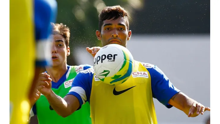 Ricardo Saibun/AGIF - Alan Santos quer fazer de tudo para subir com o Vitória