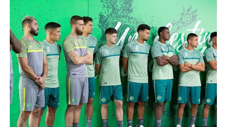Foto: (Twitter Oficial Chapecoense/@ChapecoenseReal/Cristian Madoglio/ACF/Divulgação) - Jogadores da Chapecoense se apresentaram nesta quarta (5)