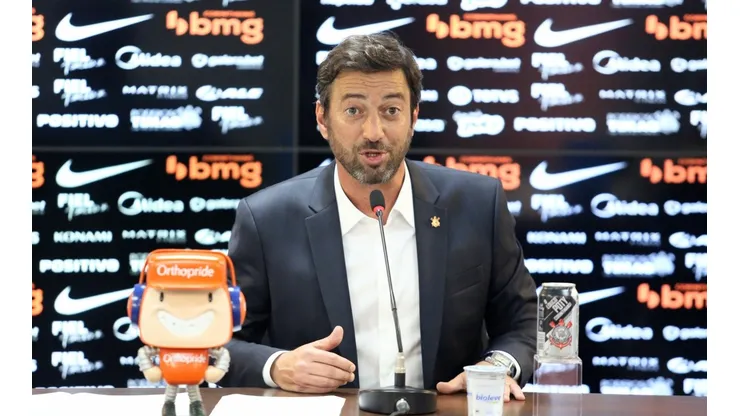 Foto: Rodrigo Coca/Ag. Corinthians | Duílio é avisado sobre cláusula imposta pelo Atlético-MG para vender zagueiro