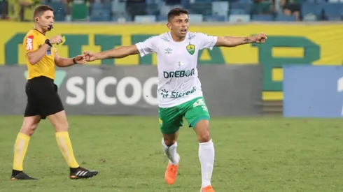 Felipe Marques renovou seu contrato com o Cuiabá para 2022 (Foto: AssCom Dourado)