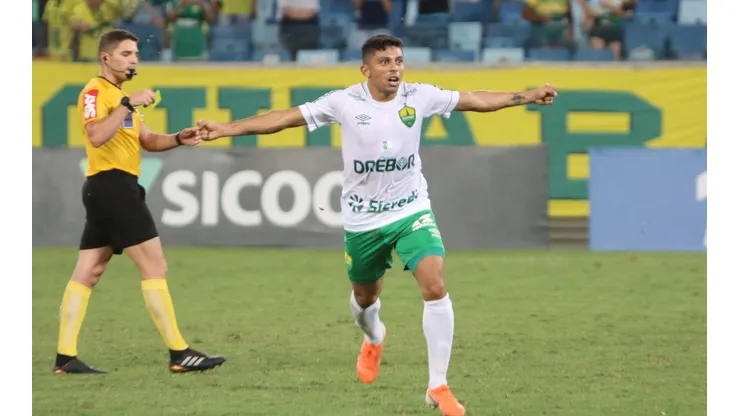 Felipe Marques renovou seu contrato com o Cuiabá para 2022 (Foto: AssCom Dourado)