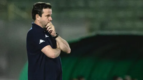 Foto: Diogo Reis/AGIF - Daniel Paulista, treinador do Guarani