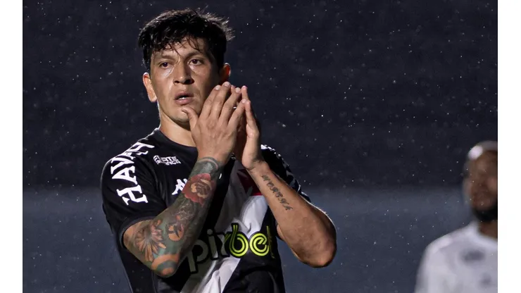 Foto: Jorge Rodrigues/AGIF - Germán Cano provocou ruído nas redes sociais nesta 4ª com foto ao lado de preparador com camisa do Vasco