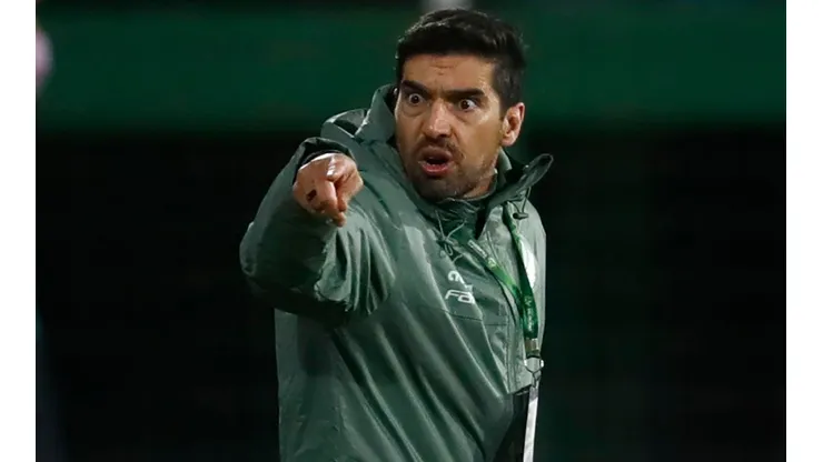 (Photo by Marcos Brindicci - Pool/Getty Images) - Abel aprova o meio-campista no elenco do Palmeiras.