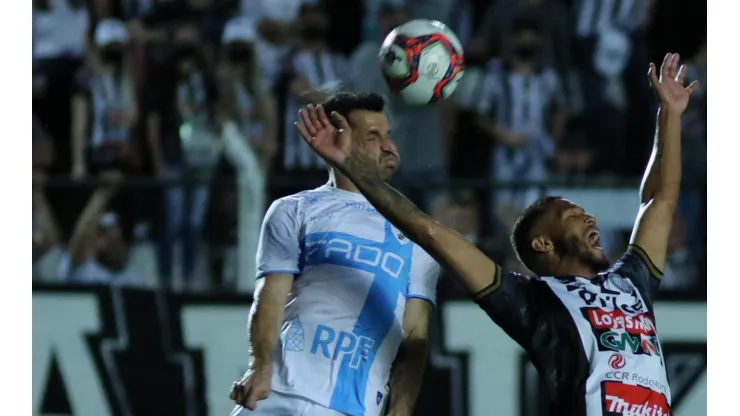Foto: Joao Vitor Rezende Borba/AGIF - Eltinho em ação pelo Londrina