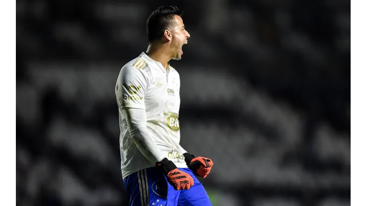 Foto: Thiago Ribeiro/AGIF - Fábio e Cruzeiro ainda não se acertaram sobre permanência