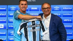 Foto: Lucas Uebel/Grêmio/Divulgação - Mancini e Dênis Abrahão: Tricolor já definiu suas prioridades no mercado da bola