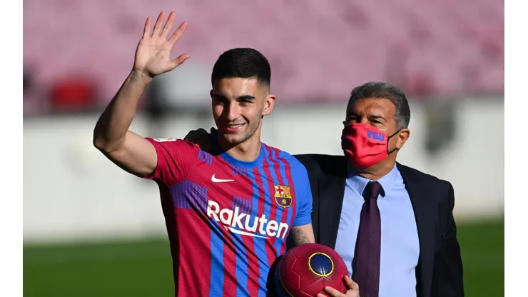 Foto: David Ramos/Getty Images | Ferran Torres foi apresentado na manhã desta segunda-feira,03.