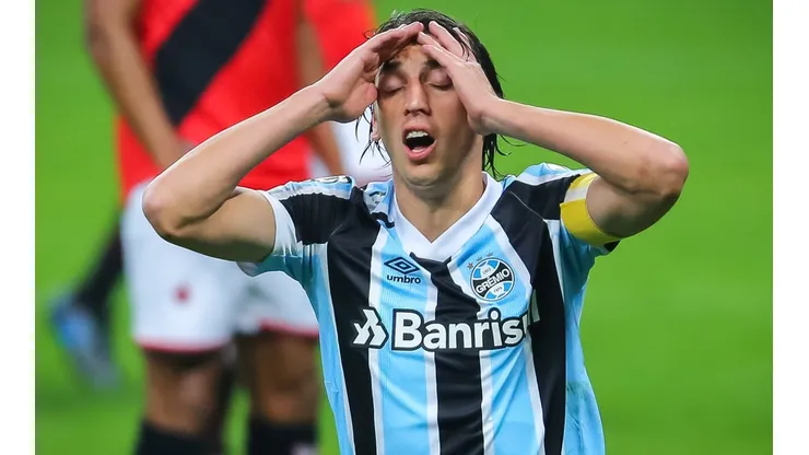 Foto: Pedro H. Tesch/AGIF - Geromel foi o primeiro dos "medalhões" antigos do Grêmio a aceitar redução de salário para ficar em 2022
