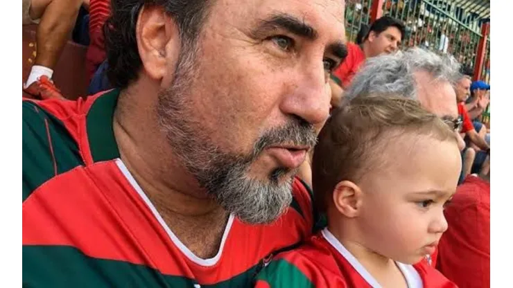 Presidente da Portuguesa com seu filho no Canindé (Foto: Facebook oficial da Portuguesa)
