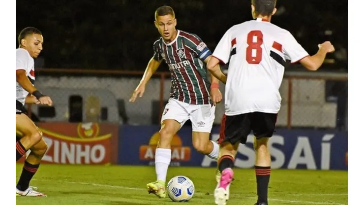 Grande promessa do Fluminense, Arthur solta o verbo sobre carreira e ressalta: "Tudo tem seu momento"