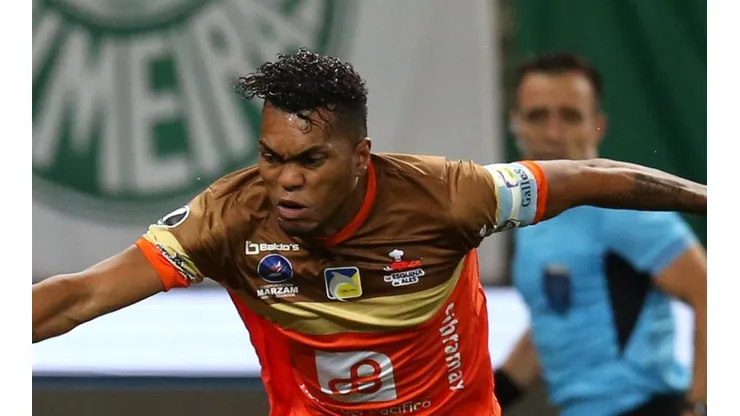 Foto: (Alexandre Schneider/Getty Images) - O zagueiro Luis Cangá não poderá se apresentar ao Vasco nesta segunda (3)