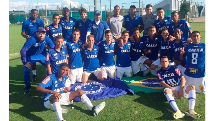 Divulgação / Cruzeiro - Jogadores da base na Toca da Raposa