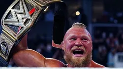 Brock Lesnar levanta o cinturão de campeão da WWE (Twitter/Reprodução)