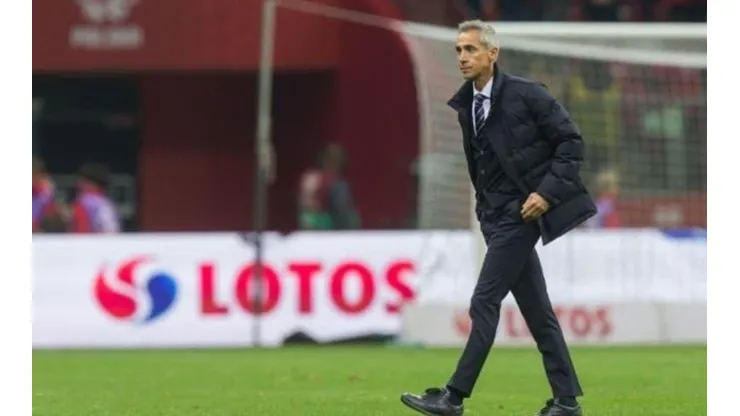 Olimpik/NurPhoto via Getty Images/ Jogadores brasileiros que foram treinador por Paulo Souza elogiam o treinador: "Um técnico que te tira da zona de conforto"