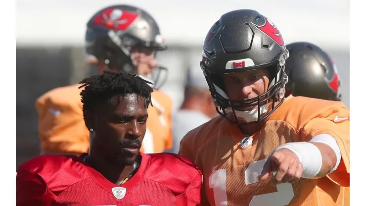 Antonio Brown foi contratado sob muitas polêmicas e deixa os Buccaneers após duas temporadas com a equipe (Getty Images)